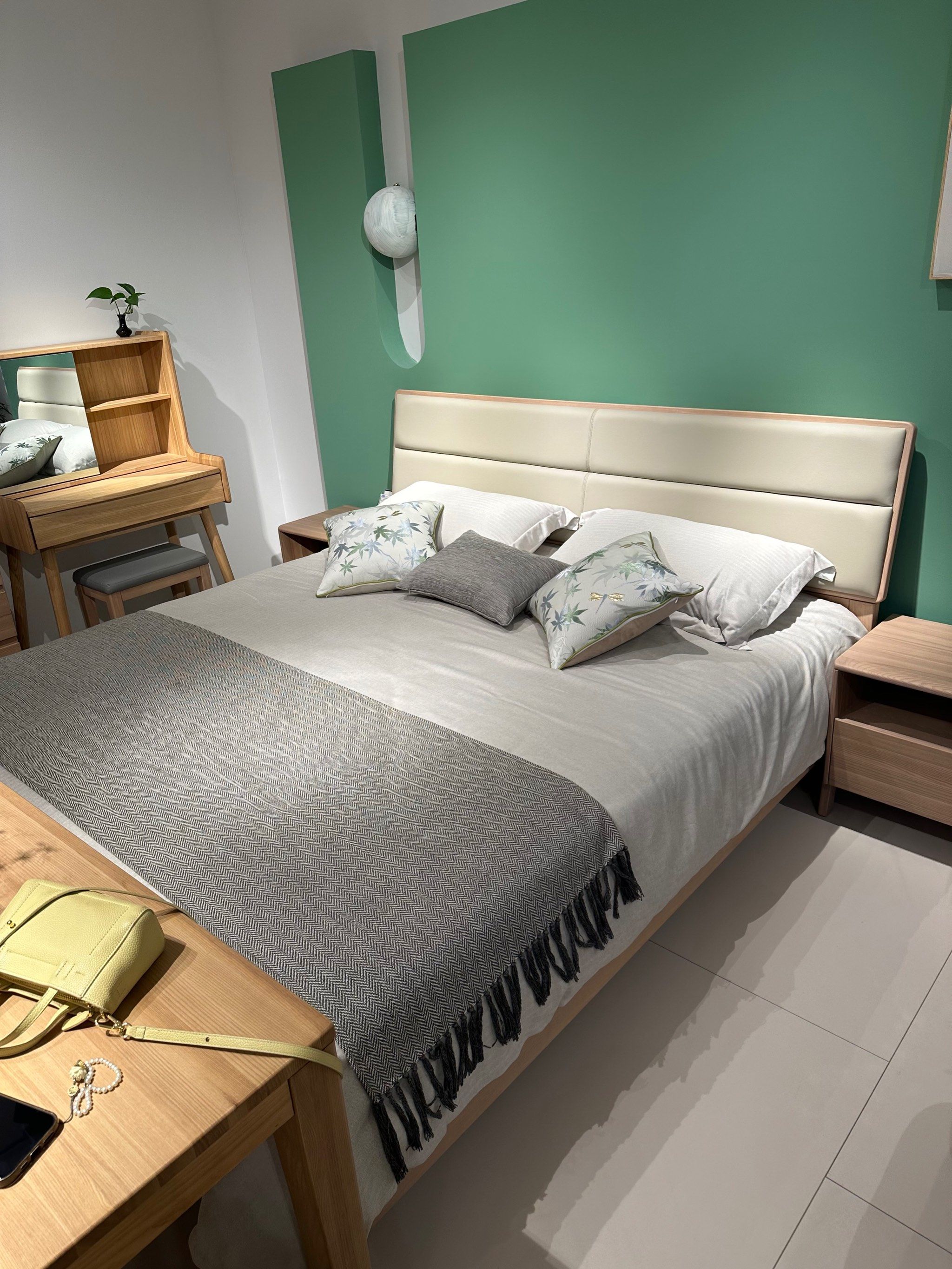 家具新置盼入住，安居乐业乐融融